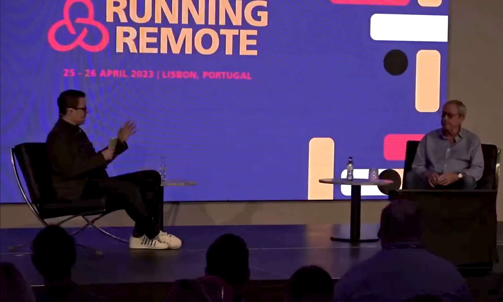Mike Vardy in conversation with David Allen on stage at Running Remote, Lisbon, 2023